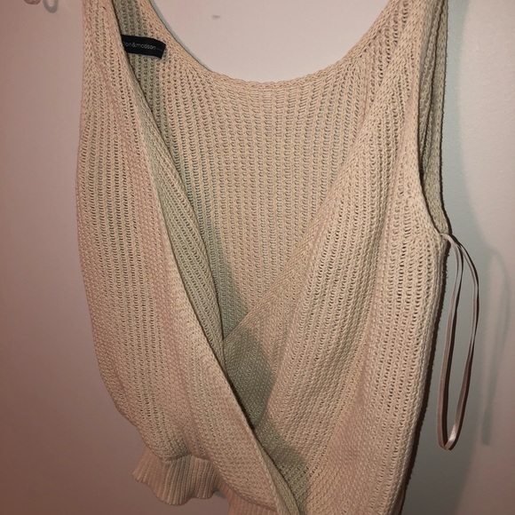 Moon & Madison Tan Crotchet Crop - Picture 4 of 4